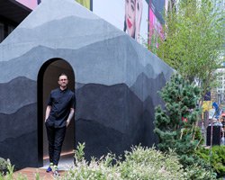 fernando mastrangelo builds tiny house from sand and recycled glass in times square