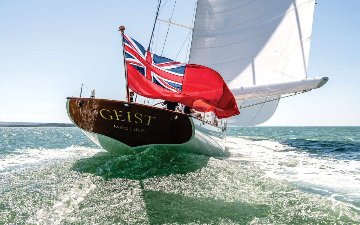spirit-111-superyacht-geist-aft-running-shot-credit-Mike-Jones-Waterline-Media